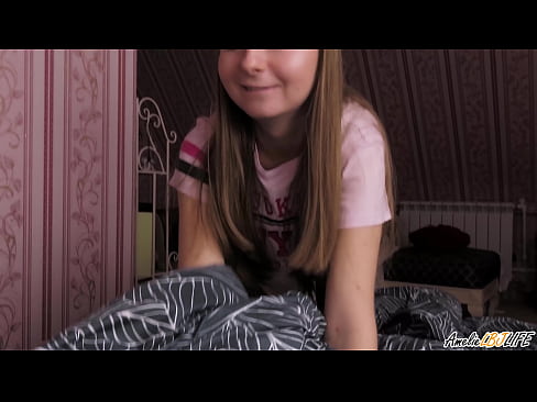 ❤️ Blondie BFF-ya xwe bi kûr dimije û di devê xwe de diqelişe Vîdyoyê seksî li me ❌️